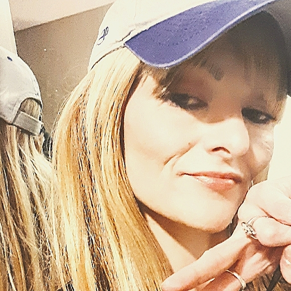 Meet your Posher, Cassondra - Picture 2 of 3